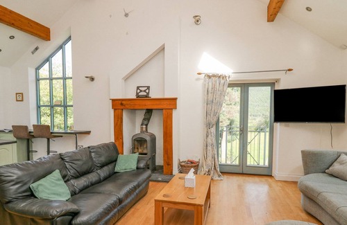 Machynlleth Casa | THE COACH HOUSE AT PLAS DOLGUOG, pet friendly in Machynlleth