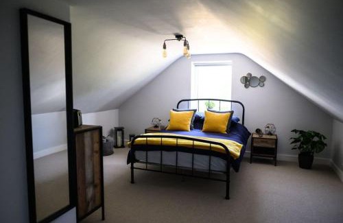 Cardiff Casa | The Coach House at Wenvoe Manor, Cardiff
