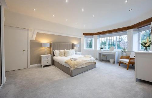 Trafford Casa | The Coach House - Grade 2 Listed
