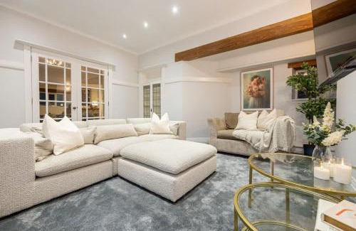 Trafford Casa | The Coach House - Grade 2 Listed