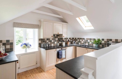 Kingsbridge Cabaña | The Coach House en Lower Coombe Royal, ideal para familias / amigos. Perros bienvenidos