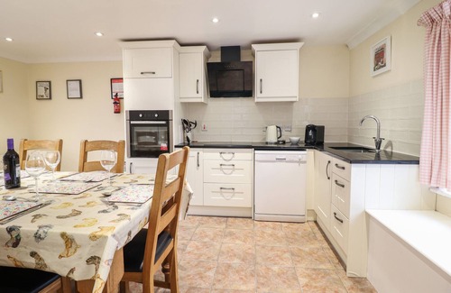 Pant Casa | THE COACH HOUSE, pet friendly, with hot tub in Llanymynech