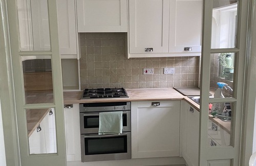 South Norwood Casa | The Coach House, Three Bedrooms, Off Street Parking, Beautiful Views