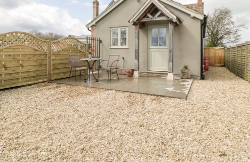 Wedmore Cabaña | THE COAL HOUSE AT MENDIP VIEW, with a garden in Wedmore