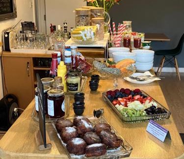 Selsey Cama Y Desayuno | The Coast Yard B & B and Garden Chalets