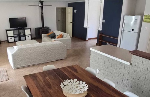 Lancelin Casa | The Coastal - Comfort & Spacious Living!