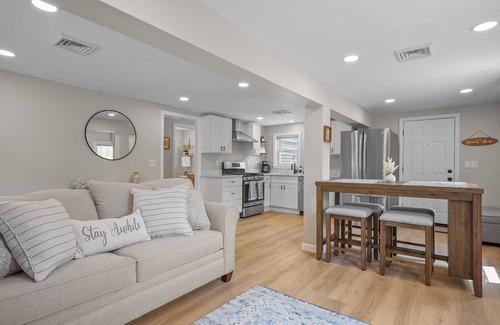 South Kingstown Casa | The Coastal Cottage- Superhosts- Hot tub, fire pit, 10 mins to the beach & URI!