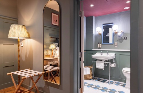 Newbury Hotel | The Coat and Bear