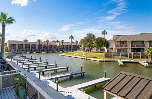 Harbor Oaks Casa | The Cobalt Crab Oasis