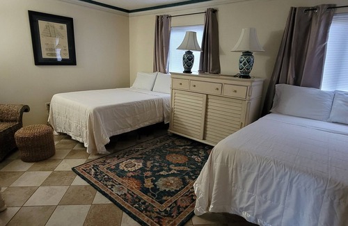 Northeast Virginia Beach Complejo | The Colony Condominiums Oceanfront Unit with Amazing Oceanfront Balcony