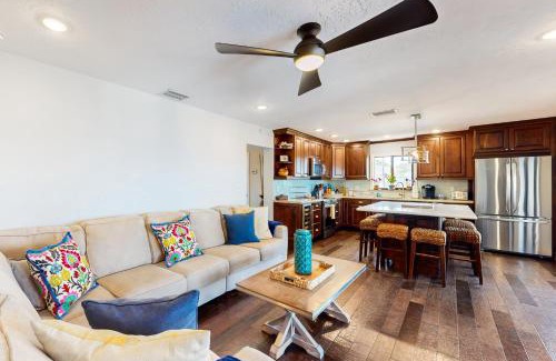 Bowens Addition Casa | The Colorful Cabana
