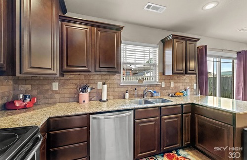 Bentonville - Fayetteville Casa | The Colorful Casa: Near AMP/Promenade/Bike Trails