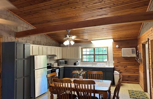 Kelly Casa | The Columbia Cabin Escape