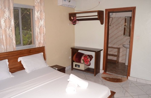 Kribi Hotel | Habitacion Doble-Estándar-Baño con ducha