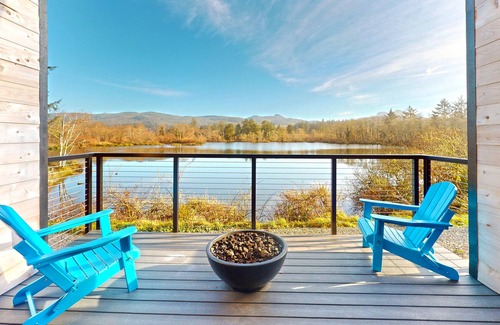 Seaside Villa | The Commons Pond View Assignment 1