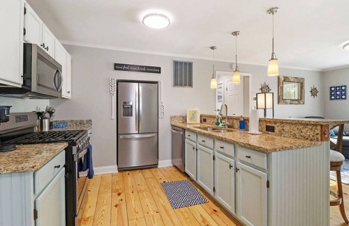 Fox Lake Apartamento | Cute & Cozy 2/1 Lakeview House on Chain O Lakes with Hot Tub