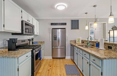 Fox Lake Apartamento | Cute & Cozy 2/1 Lakeview House on Chain O Lakes with Hot Tub