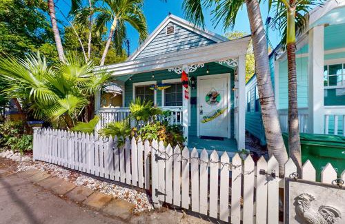 Old Town Casa | The Conch-Out Cottage