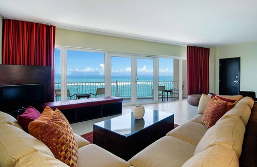 Condado Complejo | The Condado Plaza Hotel
