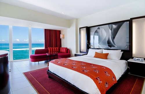 Condado Complejo | The Condado Plaza Hotel