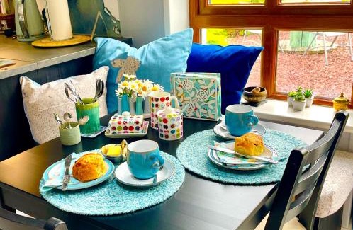 Mayglass Apartamento | The Conifers Studio Apartment With Private Garden