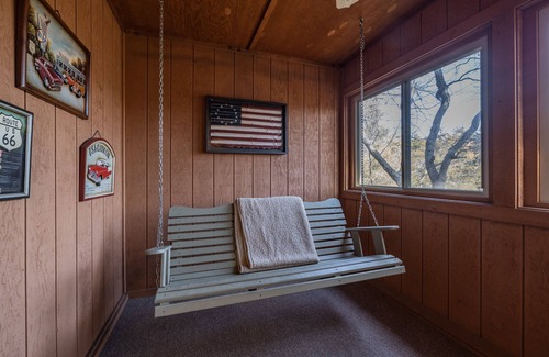 Branson Theater District Cabina | "The Constitution" Luxury Cabin at Branson Woods Resort