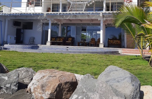 Iztapa Cama Y Desayuno | The Container Hotel And Restoran