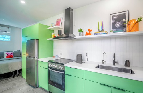 Greater East End Apartamento | The Containers @ EADO Juice Box