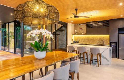 Dyanapura Villa | The Continental Modern Luxury 4 BR Villa in Seminyak Central