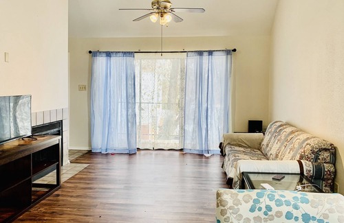Greater Fondren Southwest Condominio | The convenient clean modern Condo