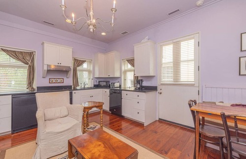 Downtown Charleston Apartamento | The Cookhouse Charm~Historic Garden District Apt.
