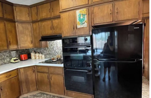 Hamden Apartamento | The Cool Cat is a spacious two bedroom 70's themed apartment located in Hamden,