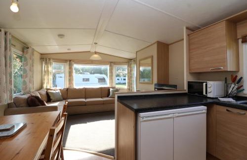 Compton Dundon Complejo | The Coop - Family Friendly caravan near Glastonbury & Street