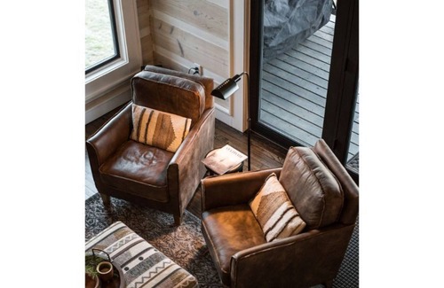 Vilas Casa | The Copper Cabin: Creek-side Mountain Luxury