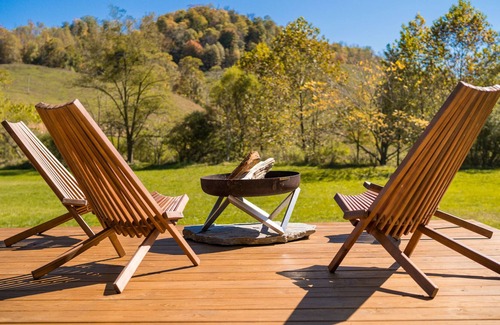 Vilas Casa | The Copper Cabin: Creek-side Mountain Luxury