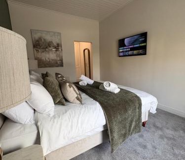 Mohill Hotel | The Copper Still Bar Restaurant & Boutique Rooms