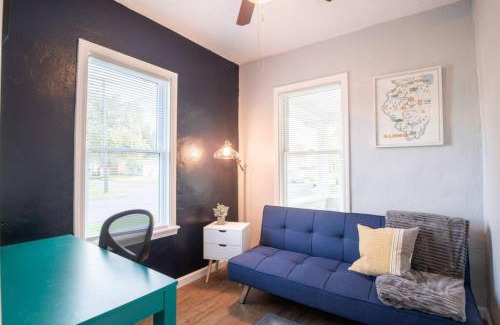 West Peoria Casa | THE CORNER COTTAGE - Contemporary 2BD in Peoria