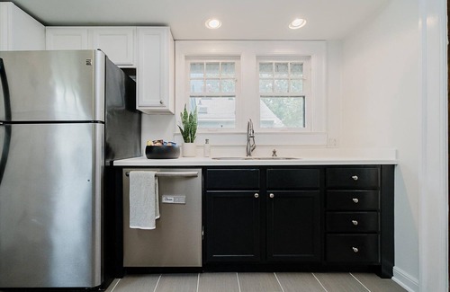 Meridian-Kessler Casa | The Corner Cottage -Walkable, Comfortable, Stylish