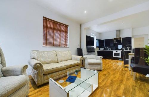 Chesterfield Casa | The Corner House