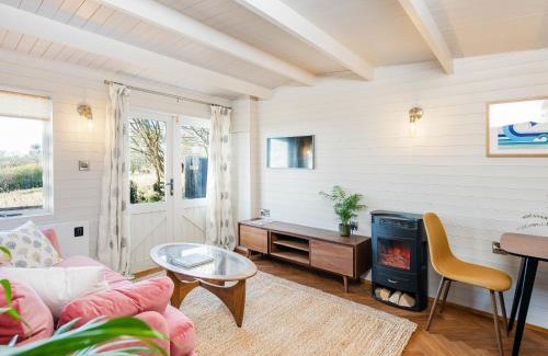 Wraxall Casa | The Cosy Cabin