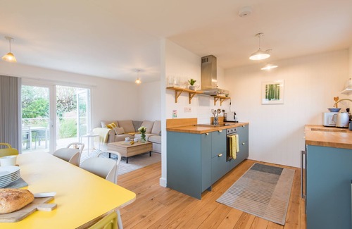 Icklesham Cabaña | The Cot - a holiday let that sleeps 6 guests in 3 bedrooms