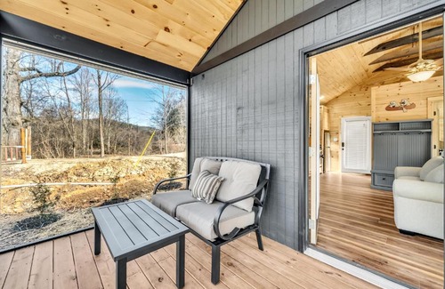 Cosby Casa | The Cottage At Greenbriar Creek - Pickleball Court, Creek, WIFI, Mountain Views, Starting at 79"