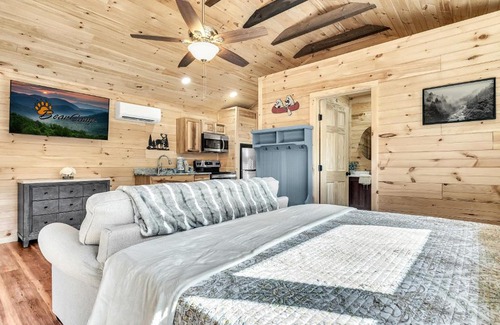 Cosby Casa | The Cottage At Greenbriar Creek - Pickleball Court, Creek, WIFI, Mountain Views, Starting at 79"
