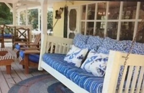 Lake Sequoyah Cabina | The Cottage at Lake Sequoyah- It's cooler by the water