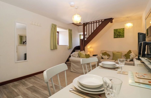 Goodrich Cabaña | THE COTTAGE AT ROCKLANDS FARM, romantic, with a garden in Goodrich