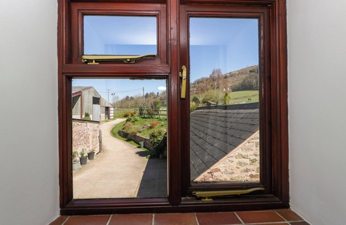 Goodrich Cabaña | THE COTTAGE AT ROCKLANDS FARM, romantic, with a garden in Goodrich