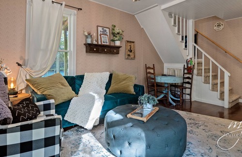 Eureka Springs Historic District Cabaña | The Cottage at The 1883 Peabody House