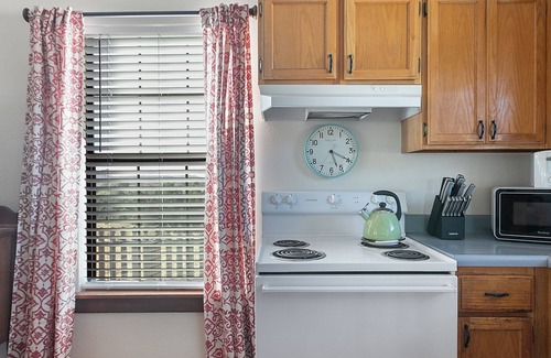 Fredericksburg Condominio | The Cottage At Twin Oaks 1 Bedroom Cottage by RedAwning
