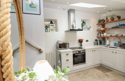 Sandsend Cabaña | THE COTTAGE, character holiday cottage, with a garden in Sandsend