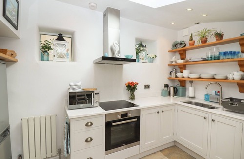 Sandsend Cabaña | THE COTTAGE, character holiday cottage, with a garden in Sandsend